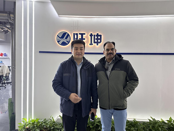 科威特客戶到訪湖南旺坤管業(yè)有限公司,深入考察不銹鋼焊管生產(chǎn)基地