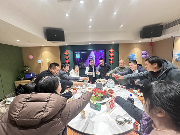 旺坤管業(yè)舉行2025營(yíng)銷(xiāo)中心年終晚宴，2026年邁向新征程